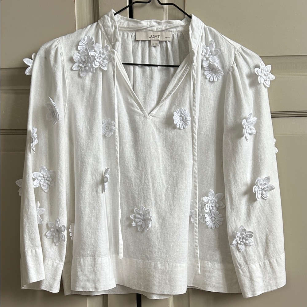 LOFT Ivory Floral Appliqué Blouse